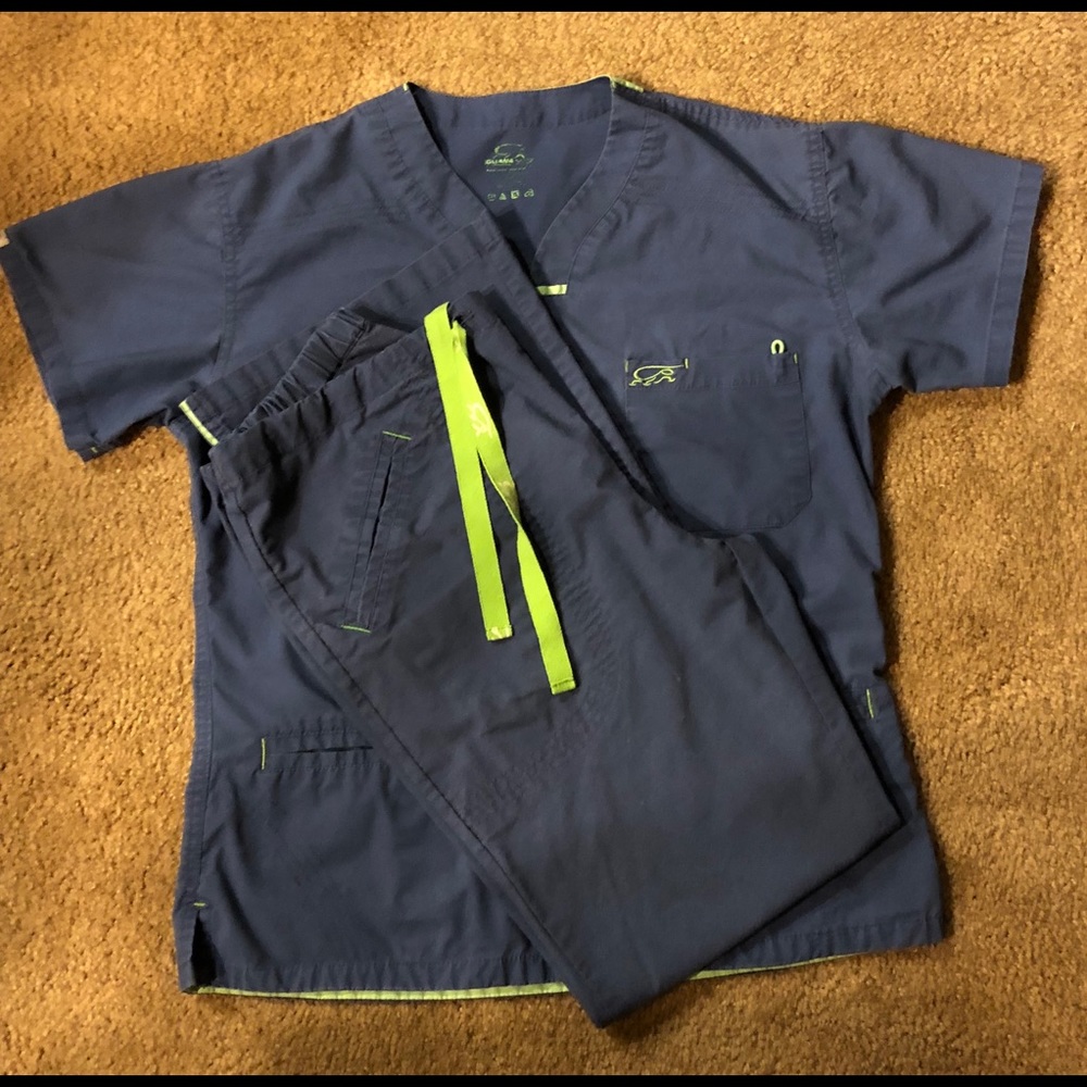 Scrub set